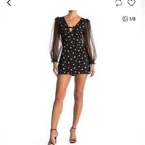 NEW WEWOREWHAT V-Neck Mesh Balloon-Sleeve Floral Mini Dress